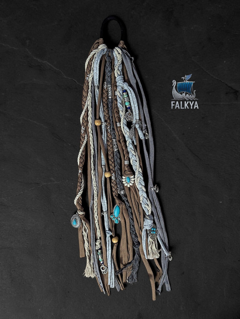 Accessoires cheveux style bohème viking dreadlocks tissus sur élastique, tresses couleur marron gris et perles boho bijoux coiffure LARP